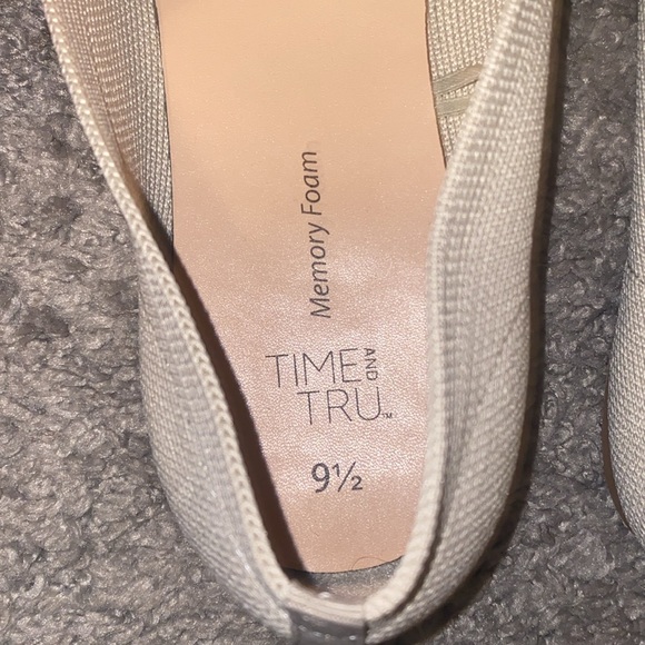 Time and Tru Women's Light Cream Loafers - Picture 2 of 4